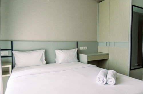 Photo 2 - Nice And Fancy Studio Room At Sky House Bsd Apartment