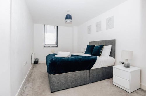 Photo 7 - Stunning 2-bedroom Apartment in Birmingham City