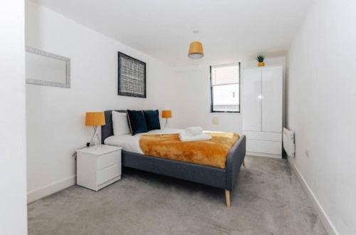 Photo 2 - Stunning 2-bedroom Apartment in Birmingham City