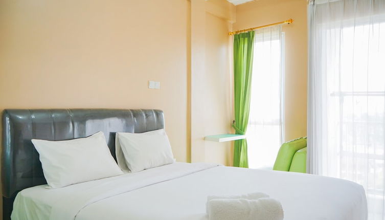 Photo 1 - Cozy Studio Apartment at Tamansari Skylounge near Soetta Airport