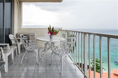 Photo 15 - Coral Reef Beach Suite At Montego Bay Club Resort