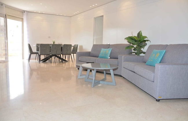 Renovated White 3BD next to Beach - Pool - Foto 14