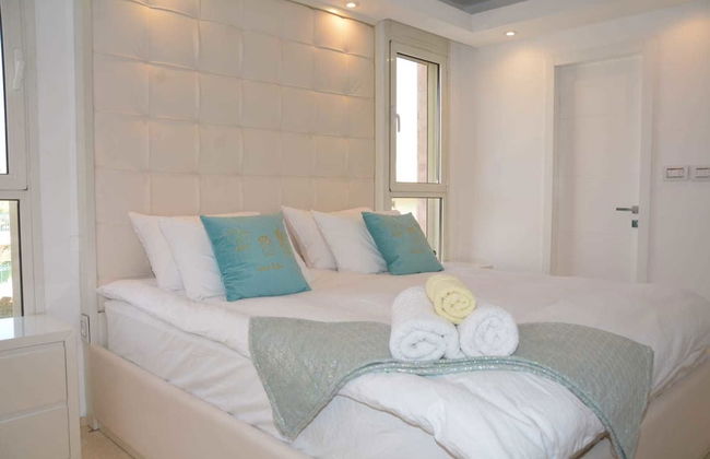 Renovated White 3BD next to Beach - Pool - Foto 8