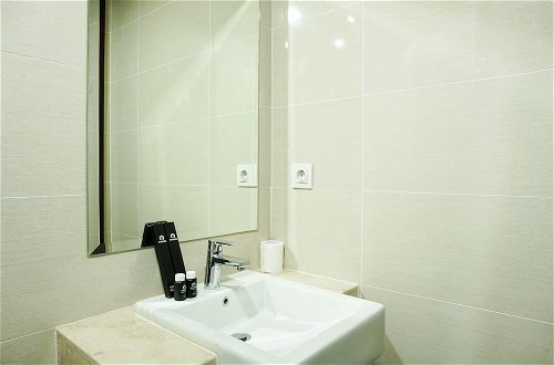 Foto 10 - Deluxe and Comfortable Studio Puri Mansion Apartment