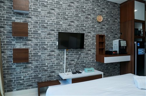 Foto 13 - Deluxe and Comfortable Studio Puri Mansion Apartment