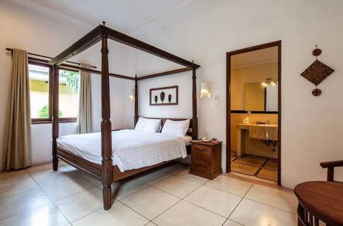 Photo 4 - 9-BR Private Pool Villa Walk to Seminyak Beach