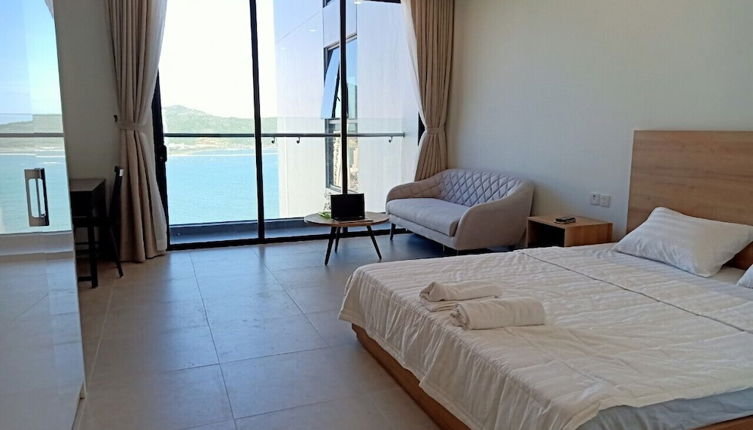 Photo 1 - Luxury Scenia Bay Apartment with Seaview