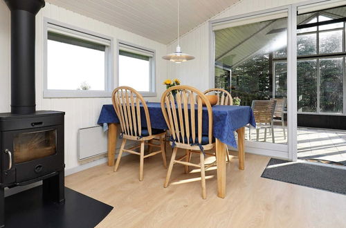 Photo 2 - 4 Person Holiday Home in Hojslev