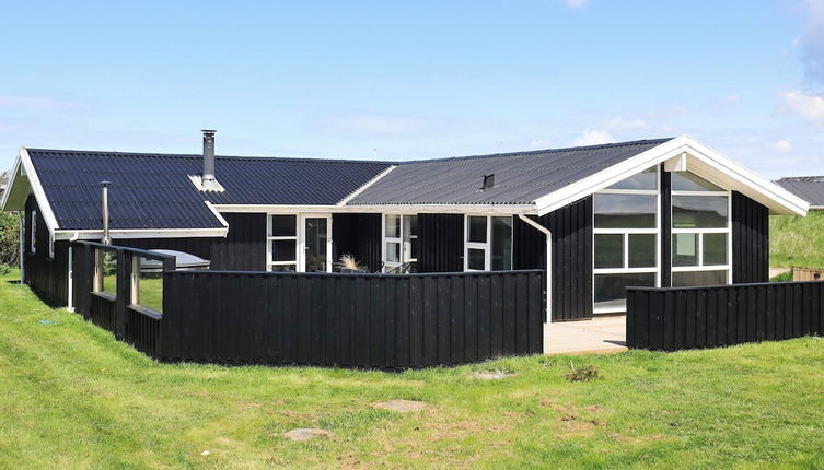 Foto 1 - 10 Person Holiday Home in Lokken