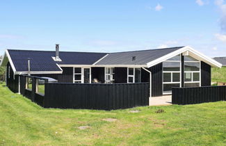 Foto 1 - 10 Person Holiday Home in Lokken