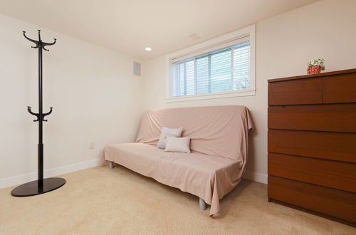 Photo 8 - Cozy 3 Bedroom Suite near Queen Elizabeth Park