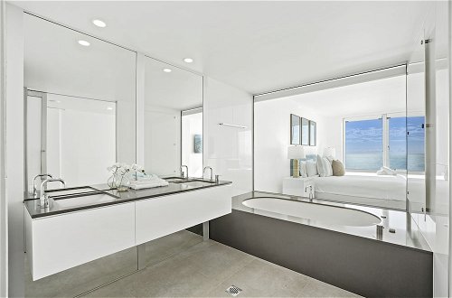 Photo 57 - Designer Rooms at Q1 resort - GCLR