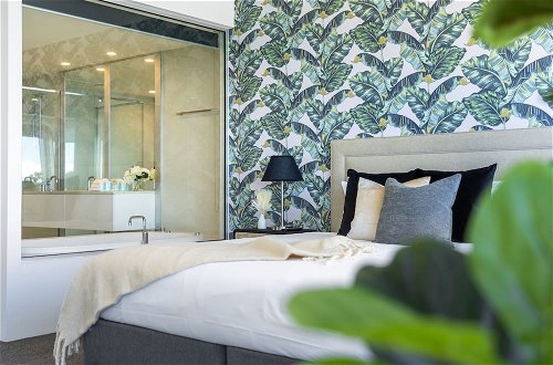 Photo 9 - Designer Rooms at Q1 resort - GCLR