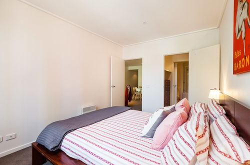 Photo 3 - NAOMI, 2BDR South Melbourne Apartment