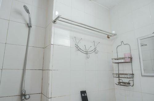 Photo 7 - Compact Studio At Bassura City Apartment