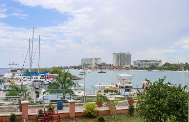 Fisherman's Point Beach Resort - Photo 42