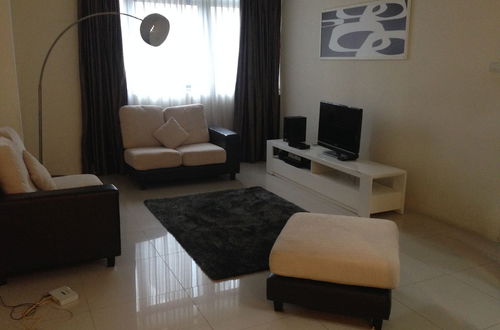 Photo 7 - Luxury Service Suite At Taragon KL