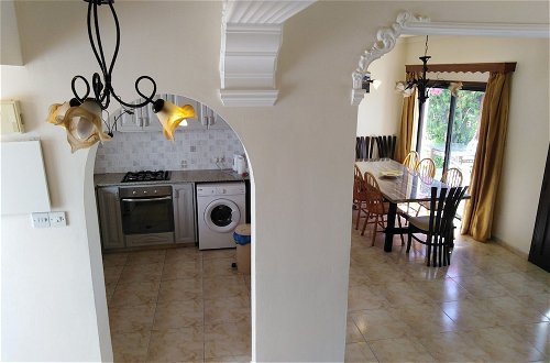 Photo 40 - Lovely six Bedroom Villa in Coral Bay