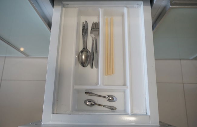 Elegant Studio Parkland Avenue Apartment - Photo 15