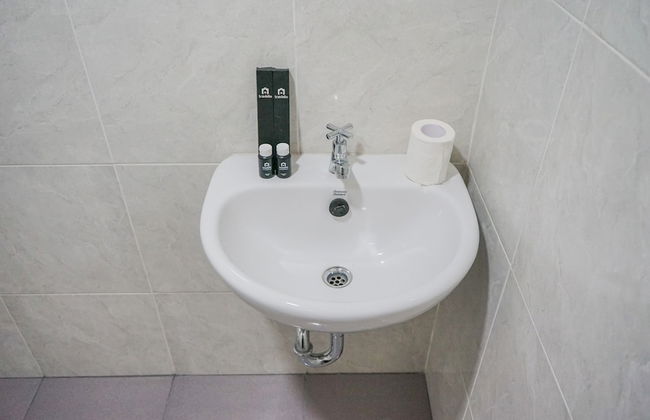 Elegant Studio Parkland Avenue Apartment - Photo 10