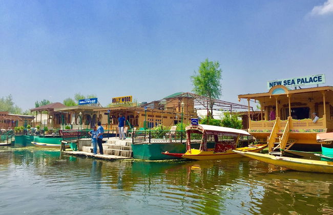 New Sea Palace Houseboats - Photo 18