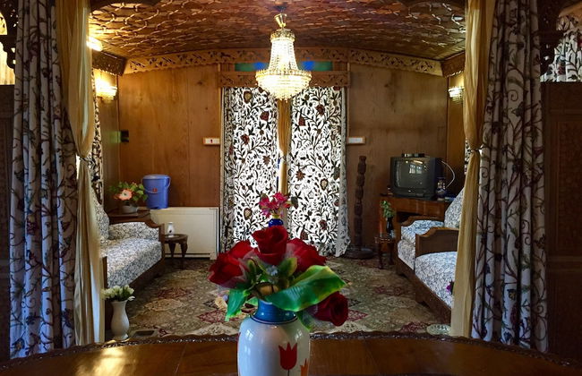 New Sea Palace Houseboats - Photo 15
