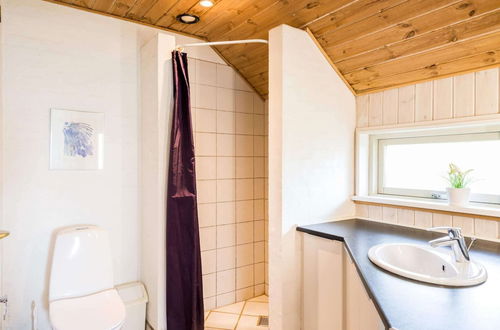 Photo 10 - 8 Person Holiday Home in Blavand