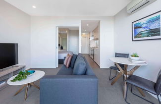 Photo 3 - Oaks Melbourne on William Suites