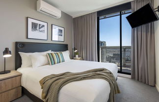 Photo 1 - Oaks Melbourne on William Suites