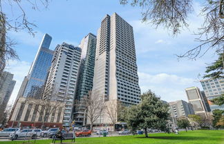 Photo 1 - Oaks Melbourne on William Suites