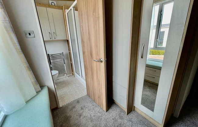 Prime Location 3-bed Chalet in Seal Bay, Selsey - Foto 3
