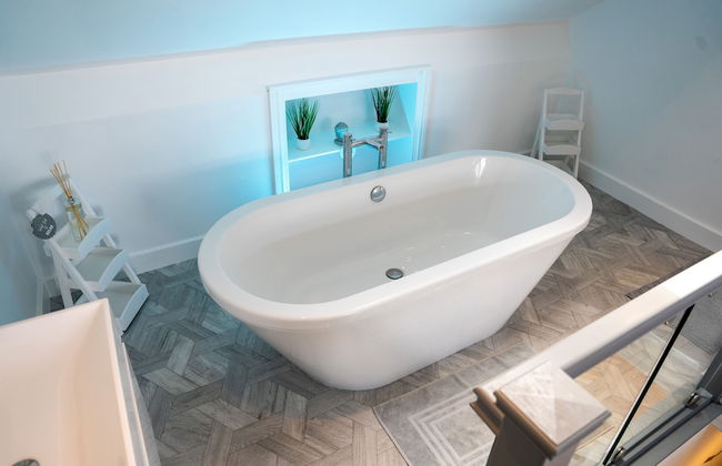 Seaside Cottage Hot tub & Games Room - Photo 17