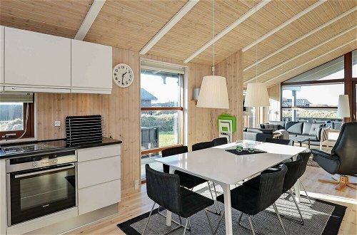 Foto 8 - 8 Person Holiday Home in Hjorring