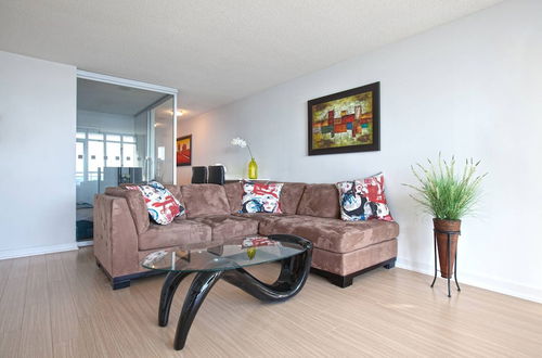 Photo 8 - Luxury Open-concept & Lake View