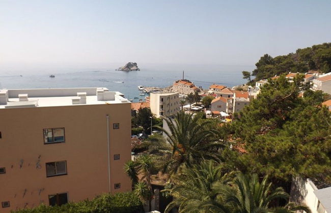 Petrovac Villa With Pool - Photo 25