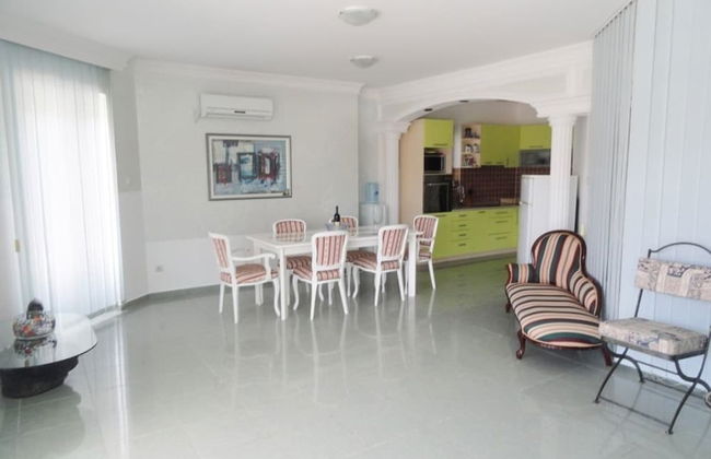Petrovac Villa With Pool - Photo 17