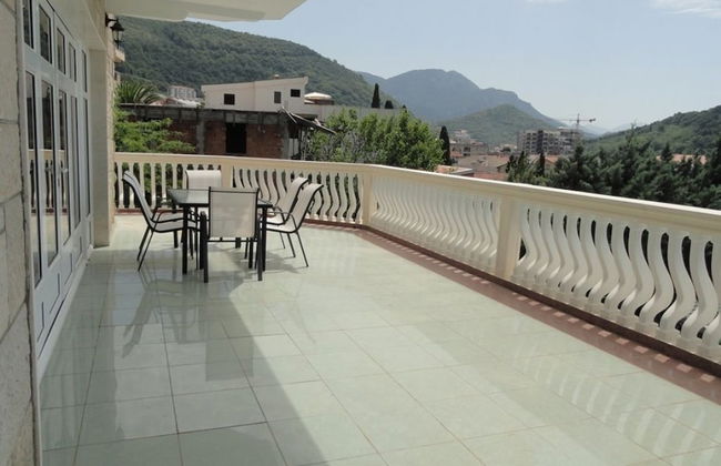 Petrovac Villa With Pool - Photo 19