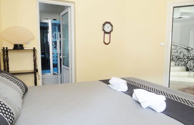 Petrovac Villa With Pool - Photo 2