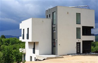 Photo 1 - Deluxe Feliciano Apartments