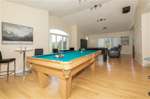Photo 32 - LUXURIOUS 5-Br Acreage | Year-Round Heated Pool & HotTub | Mtn View | Pool Table