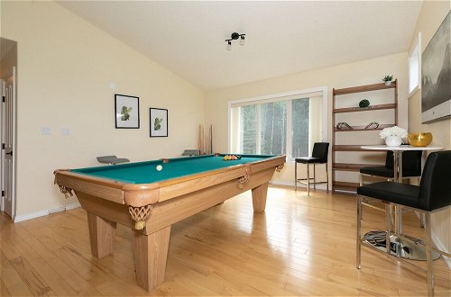 Photo 31 - LUXURIOUS 5-Br Acreage | Year-Round Heated Pool & HotTub | Mtn View | Pool Table