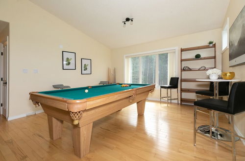 Foto 31 - LUXURIOUS 5-Br Acreage | Year-Round Heated Pool & HotTub | Mtn View | Pool Table