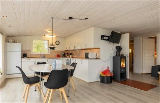 Foto 2 - Spacious Holiday Home in Strøby near Beach