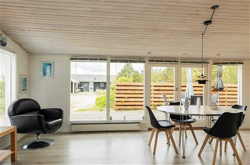 Foto 4 - Spacious Holiday Home in Strøby near Beach