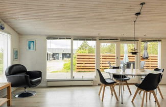 Foto 2 - Spacious Holiday Home in Strøby near Beach