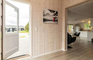 Foto 3 - Spacious Holiday Home in Strøby near Beach