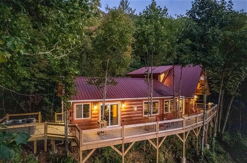 Photo 1 - Stunning 2BR Cabin with Mountain Views