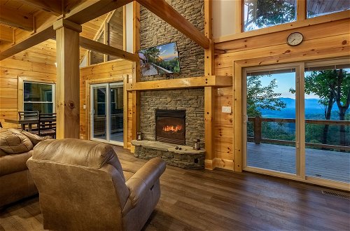 Photo 9 - Stunning 2BR Cabin with Mountain Views