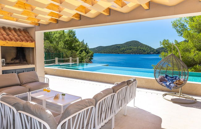 Beachfront Villa Brulupes - Foto 1