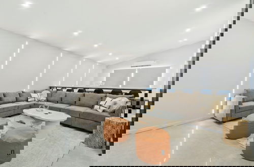 Photo 25 - Massive Oceanfront Villa - Spa - Sauna - Gameroom - Malmok!